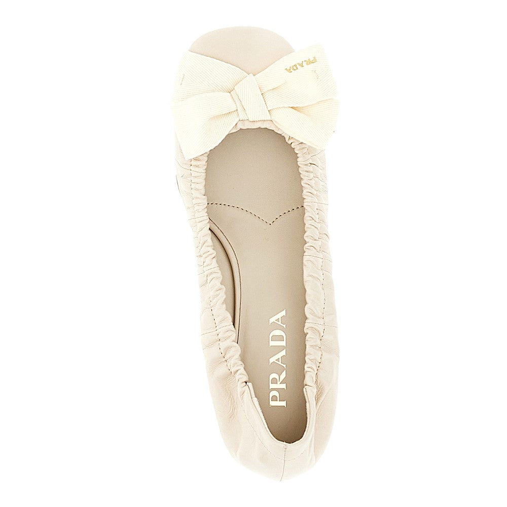 Ballerine in pelle con tacchetto